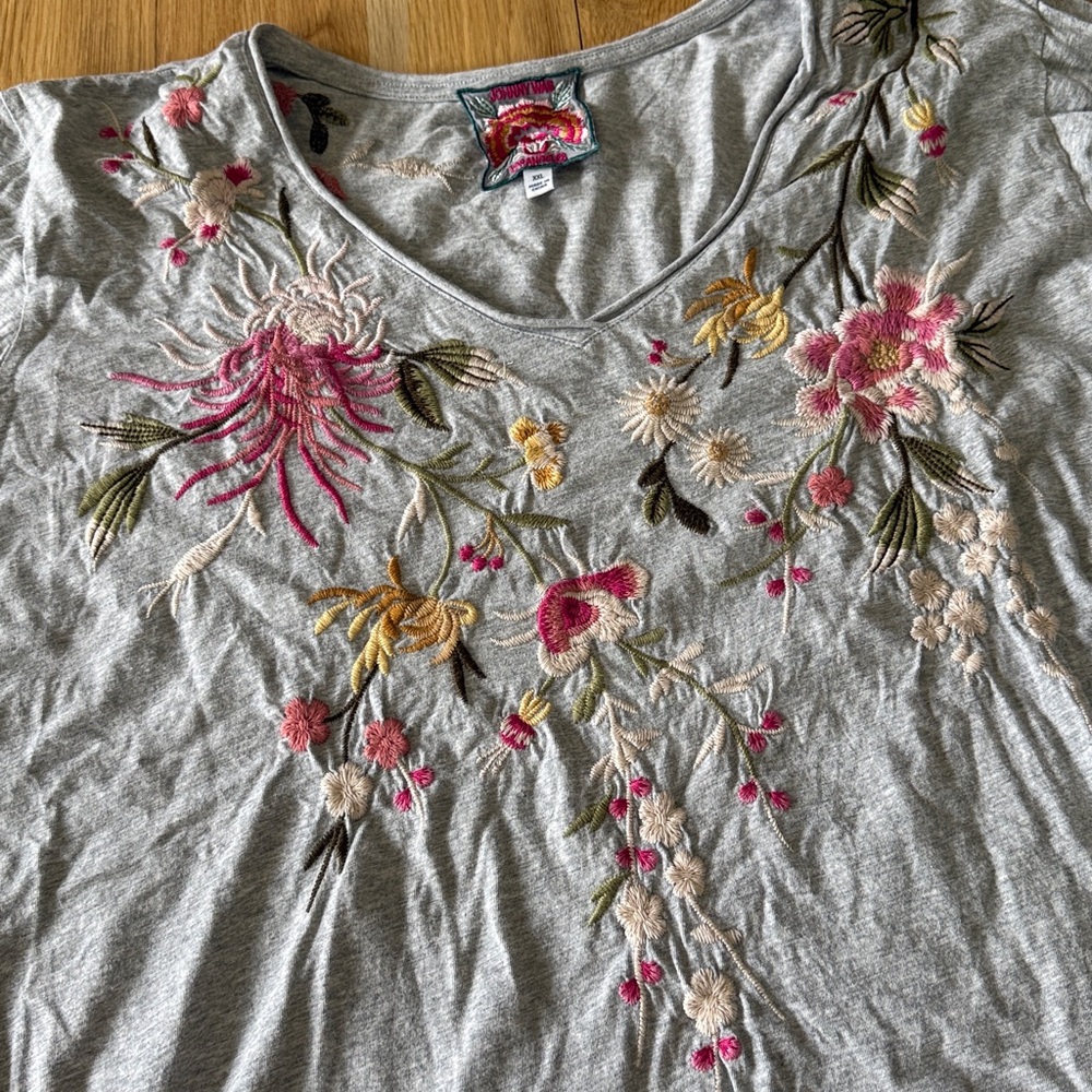 Johnny Was Gray Floral Embroidered Raw Hem Shirt - Picture 3 of 6